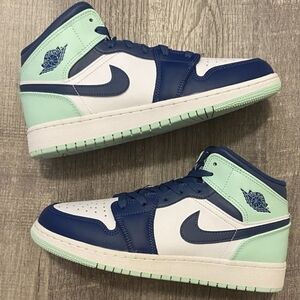 Nike Air Jordan 1 Mid Mystic‎ Navy Mint Foam EUC Womans Sz 7.5 Worn Once